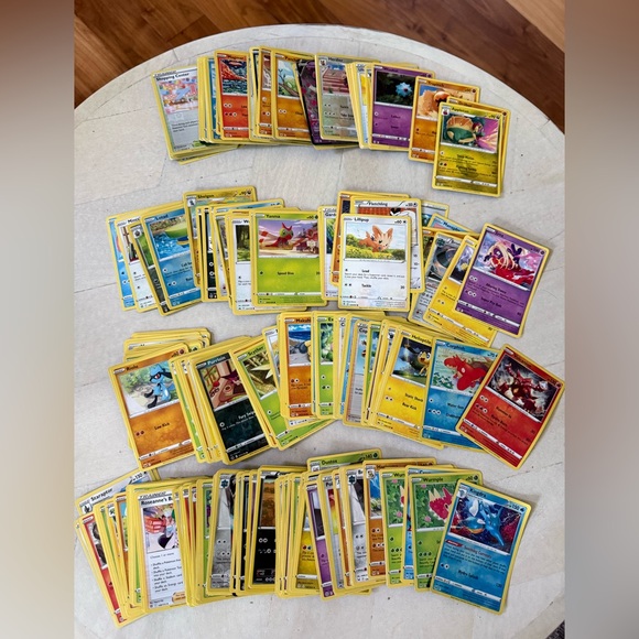 Pokémon Cards Lot of 250 Great Condition 💛💛💛